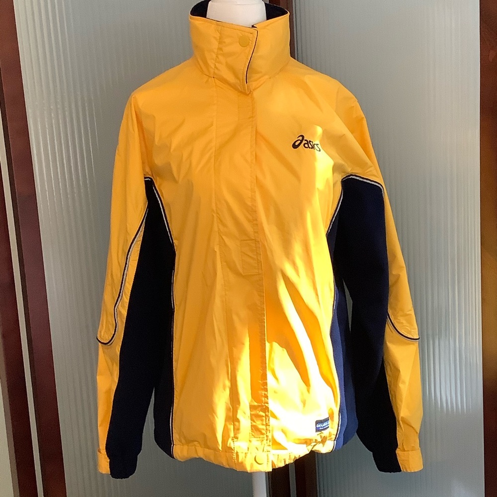 **SOLD** EUC Asics size S sport/rain hooded jacket - Picture 1 of 5